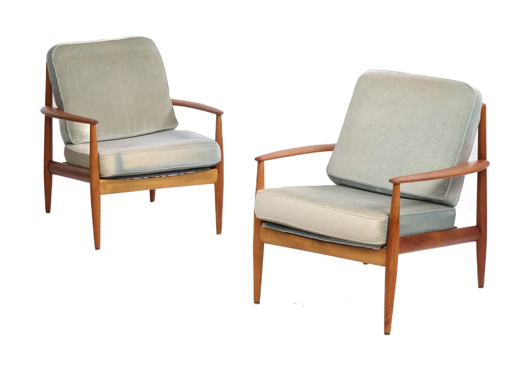 Grete Jalk for France & Søn. A pair of armchairs, model 118 made of teak (2) — Furniture/Lounge chairs — Lauritz