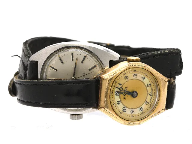 Armbandsur Birka och Zenith, manuella, defekta med läderband