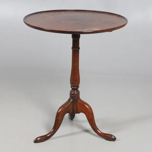 A GEORGE III MAHOGANY TRIPOD TABLE.
