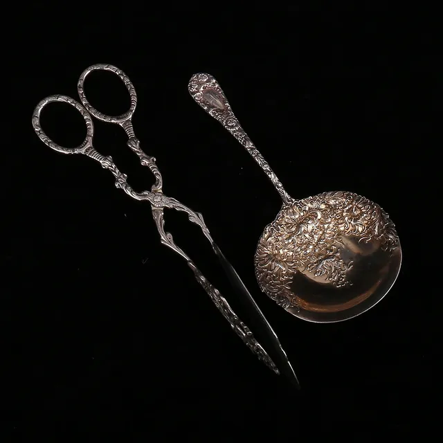 SERVERINGSBESTICK, 2 st, silver, vikt 81 gram.