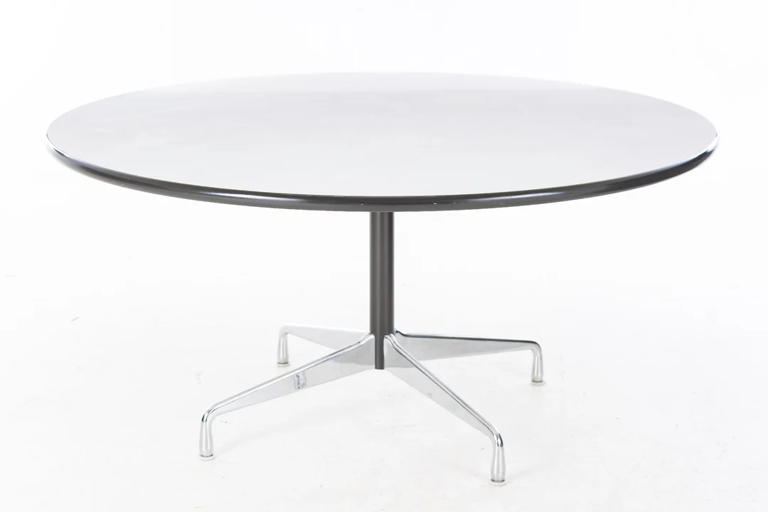 Charles Eames for Vitra. Round dining table / 'Segmented Table' Ø 152 cm — Furniture/Dining tables, dining room furniture — Lauritz