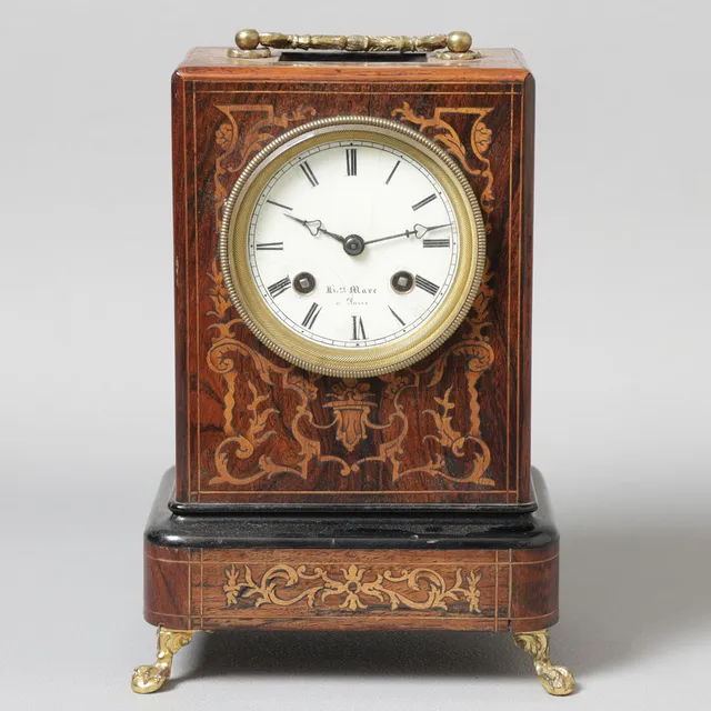 A 19TH CENTURY FRENCH ROSEWOOD AND MARQUETRY INLAID MANTEL CLOCK.