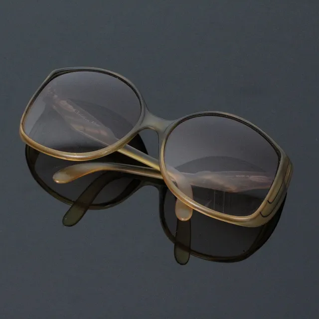CHRISTIAN DIOR. Vintage-Sonnenbrille, Modell '2041-10', 1970er Jahre.