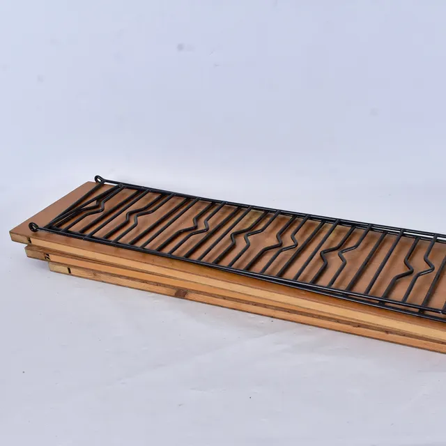 VÄGGHYLLA; lackerad metall och teak, Stringmodell.
