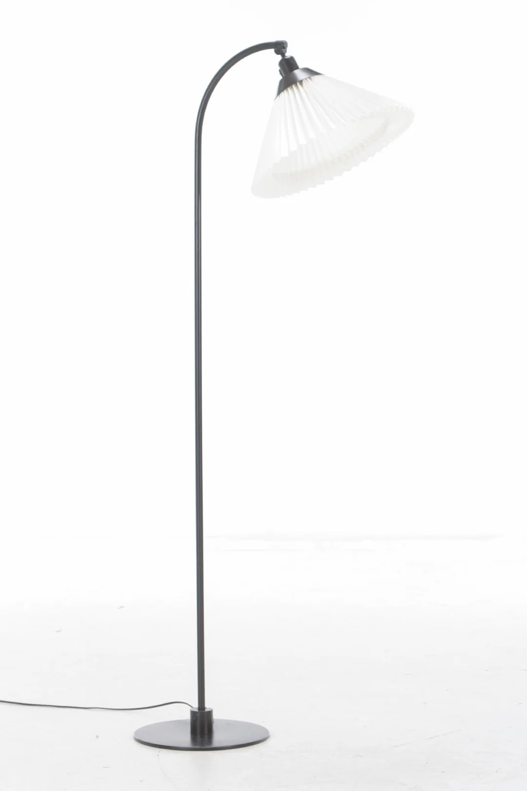 Flemming Agger for Le Klint. Floor lamp / floor lamp, model 368. — Lamps and lighting/Floor lights — Lauritz