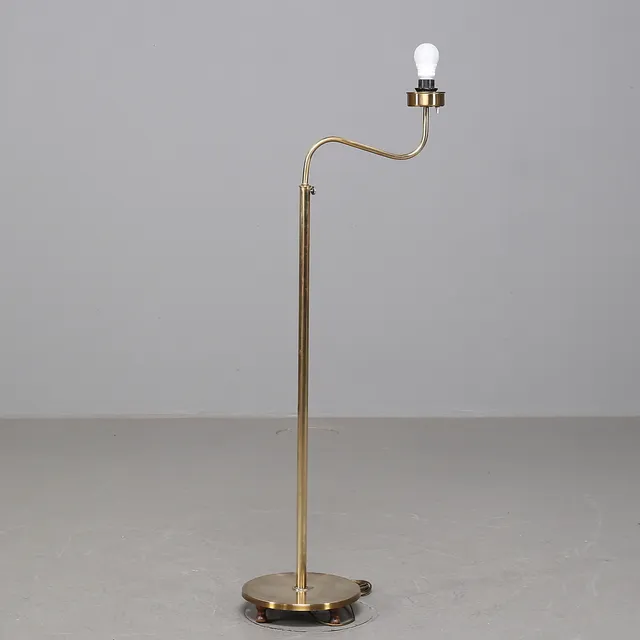 JOSEF FRANK. Golvlampa, mässing, "Lilla Kamelen", Svenskt Tenn.