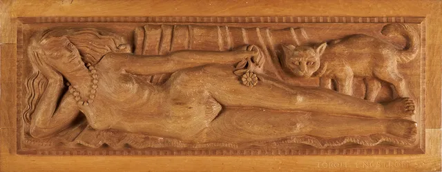 TOROLF ENGSTRÖM (1909-1987). Liggande kvinna och katt, signerad och daterad 1950, trärelief.