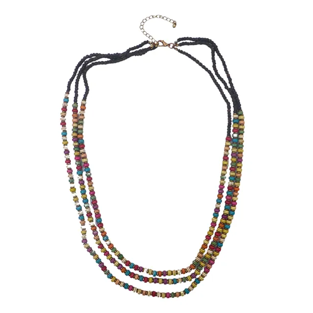 DREIREIHIGE BUNTE PERLENKETTE MIT VERSTELLBAREM METALLVERSCHLUSS.