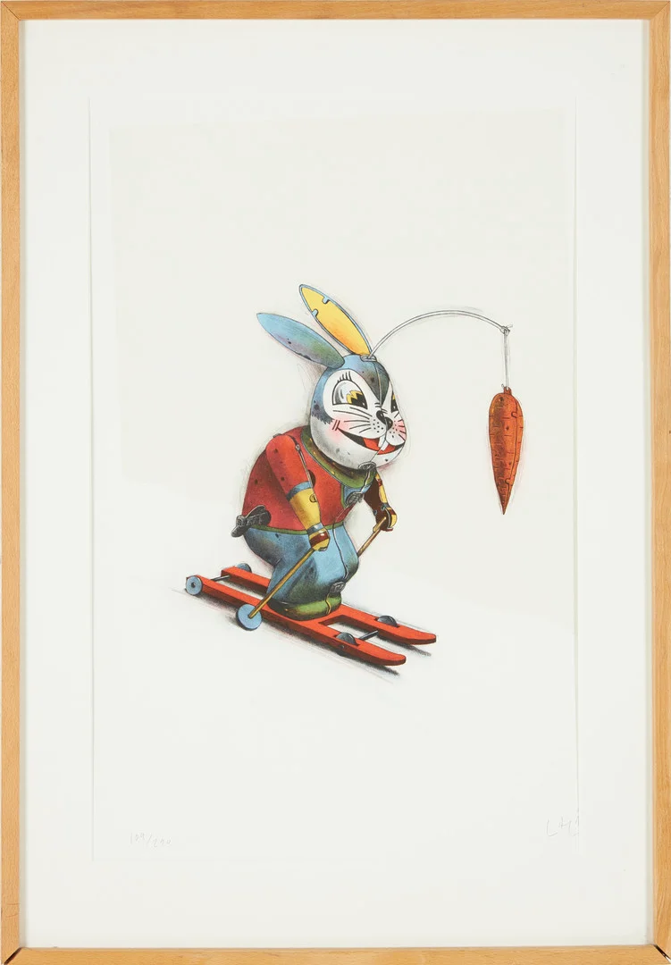 LASSE ÅBERG (F. 1940). Plåtkanin på skidor, färglitografi, signerad, numrerad 109/209. — Engravings & Prints — Stockholms Auktionsverk Magasin 5