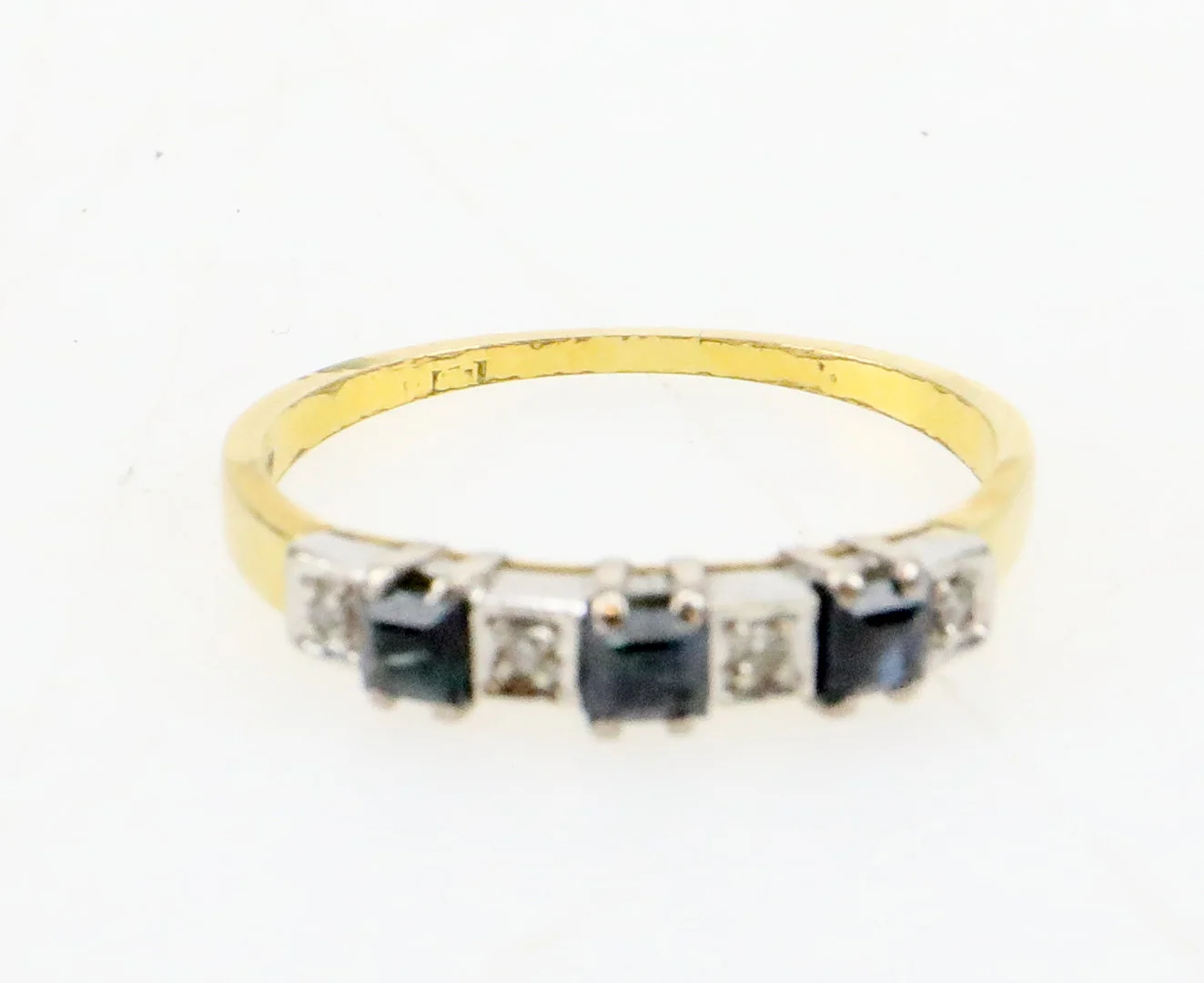 RING, safirring med diamant, guld, 750, 18k, vikt ca 2,75 gram. — Rings — Södermanlands Auktionsverk
