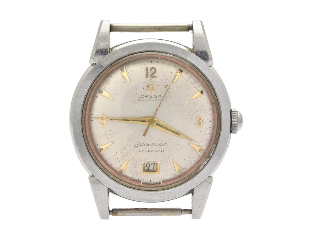OMEGA, Seamaster Calendar, Cal 353, Serie nr. 12436114, Ref nr. CK 2627, Boett nr. 2627-4SC, herrur, 35 mm, stål (staybrite), hammarautomat, plexiglas, datum, skadad urtavla, defekt, delar saknas, ca 1951. — Klockor/Omega — Kaplans