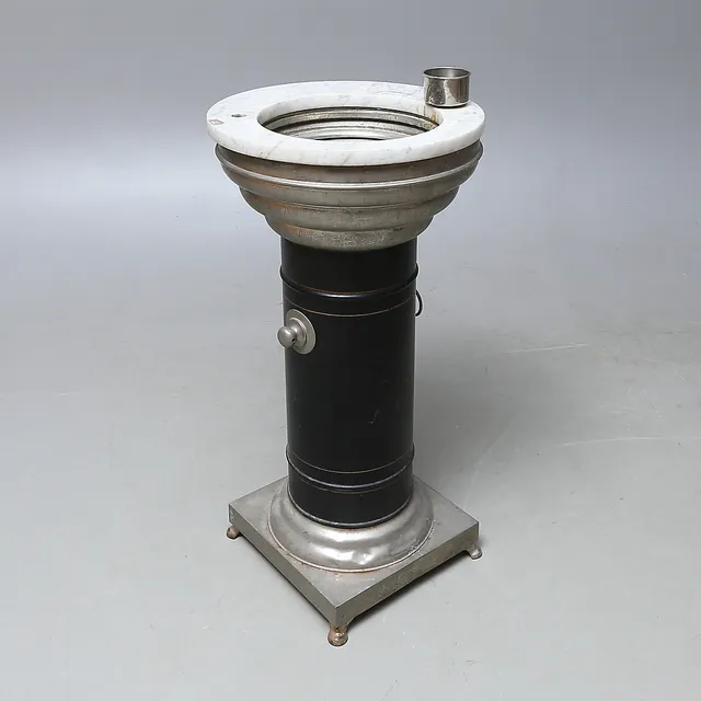 ASKFAT med PIEDESTAL, 1900-tal.