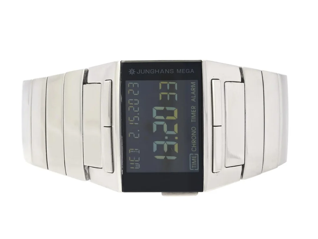 JUNGHANS, Mega 1000, Serie nr. 9828355, Boett nr. 26/4512 1105, herrur, 37,5 mm, digital, stål, quartz, safirglas, radiokontrollerad, integrerad originallänk, viklås, ca 2005, etui. — Klockor/Junghans — Kaplans
