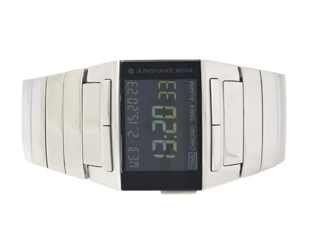 JUNGHANS, Mega 1000, Serie nr. 9828355, Boett nr. 26/4512 1105, herrur, 37,5 mm, digital, stål, quartz, safirglas, radiokontrollerad, integrerad originallänk, viklås, ca 2005, etui.