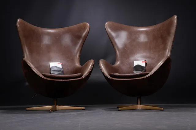 Arne Jacobsen. Set of two 'The Golden Egg', Model 3316, Anniversary Model (2)