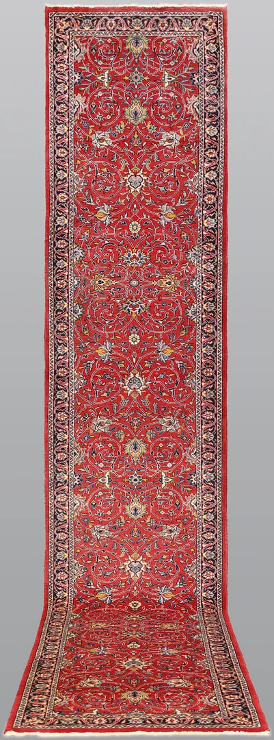 MATTA, Saruk fine gallerimodell, 425*79cm. — Oriental Carpets & Textiles — Södermanlands Auktionsverk