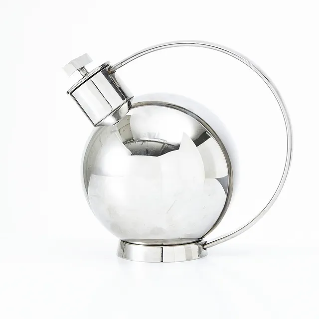 SYLVIA STAVE. Cocktailshaker, stål, Alessi, Italien, formgiven ca 1930.