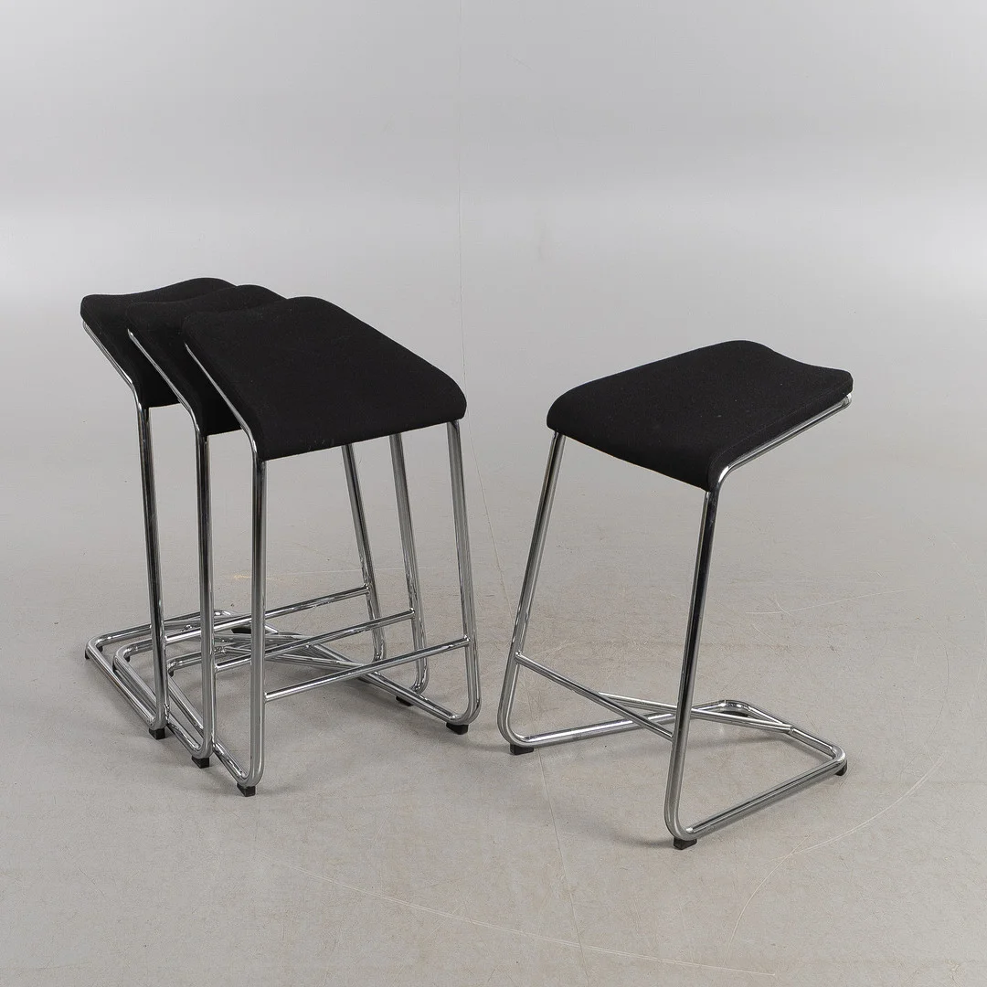 ANYA SEBTON. Lammhults, Barstolar, "Add", 2 par, med svart ullklädsel, totalt 4 stycken. — Armchairs & Chairs — Stockholms Auktionsverk Helsingborg