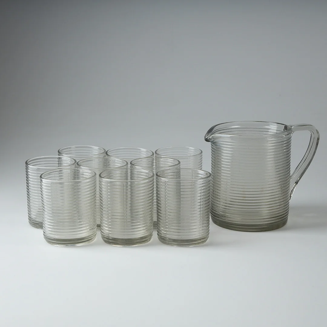 AINO AALTO. Kanna och 9 glas, modell 4647/4059, Karhula glasbruk 1930-tal. — Utility glass — Stockholms Auktionsverk Helsinki