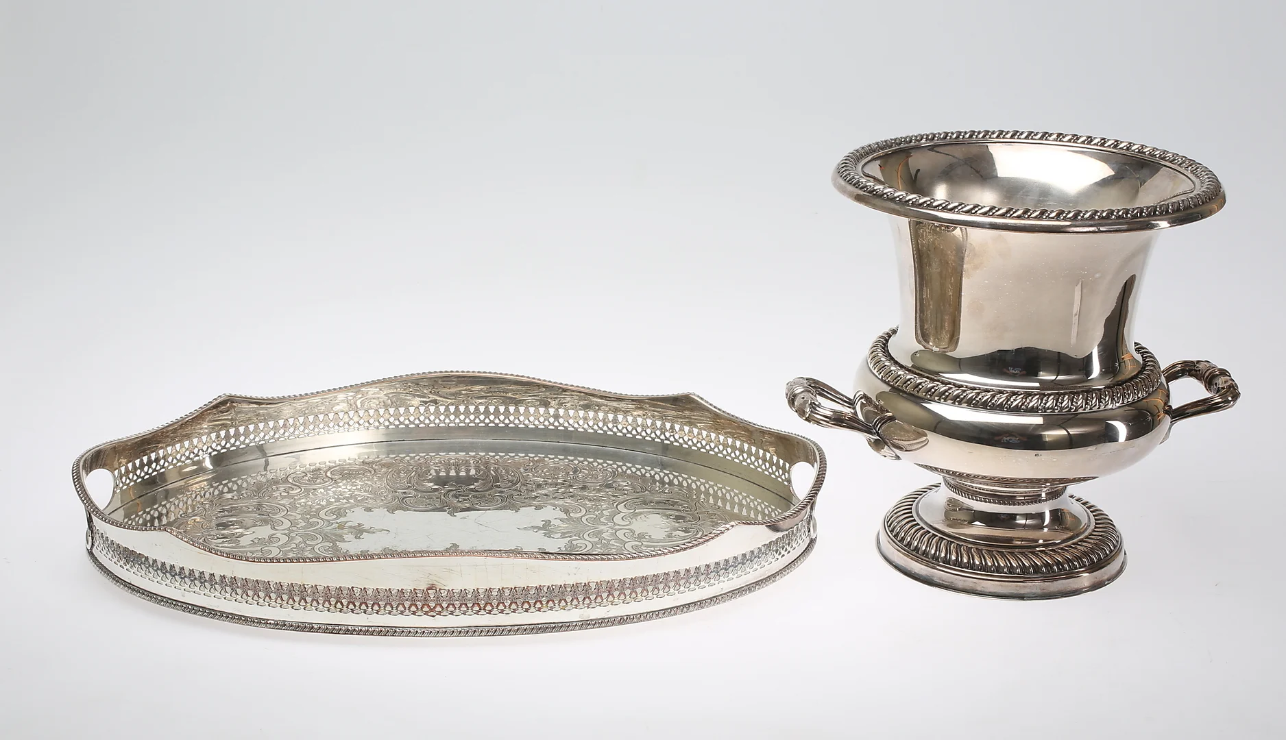 NYSILVER, 2 st, Champange kylare samt bricka. — Other metals — Kalmar Auktionsverk