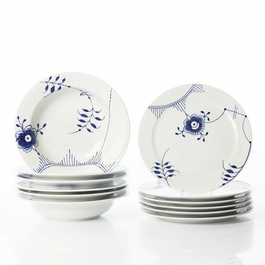 ROYAL COPENHAGEN, Blue Fluted Mega, 12 dlr., stora tallrikar. — European — Stockholms Auktionsverk Magasin 5