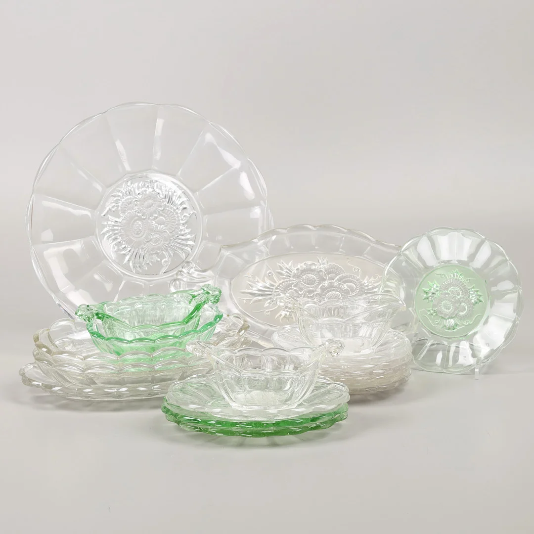 EDVIN OLLERS. Servisdelar, 19 st, glas, "Solros", Elme Glasbruk, 1920/1930-tal. — Utility glass — Växjö Auktionskammare