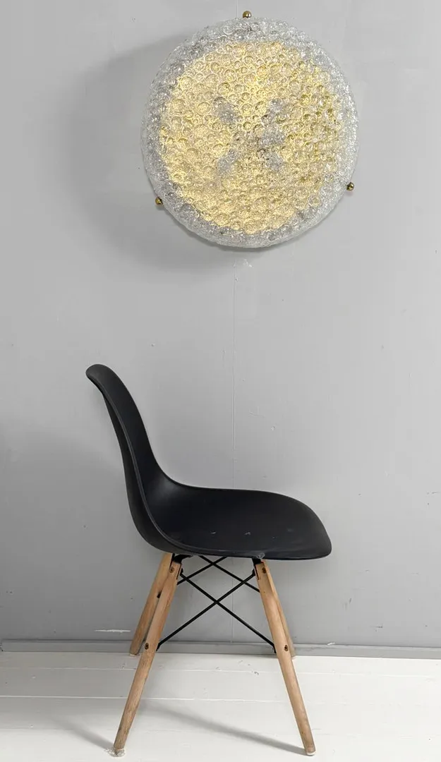 Große Space Age Deckenlampe/Wandleuchte, Eisglas, von Hillebrand, Deutschland, 1970er Jahre.