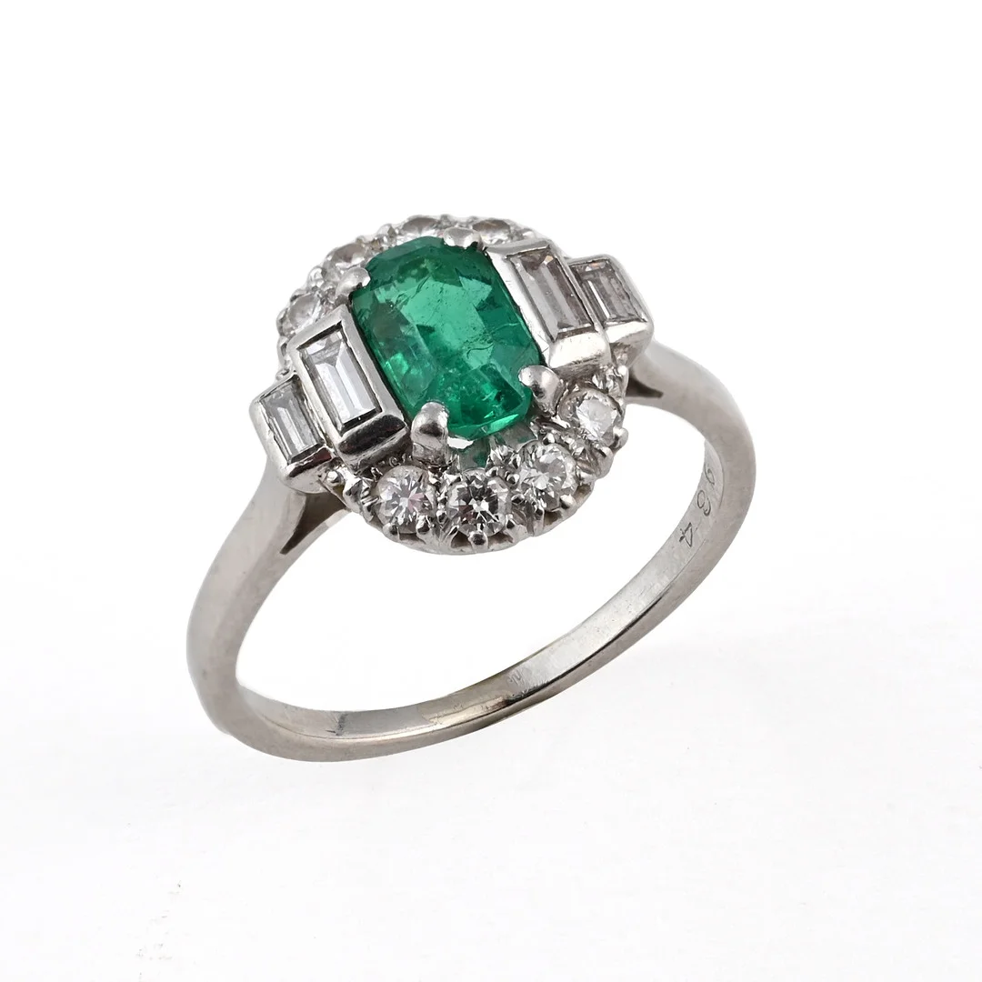 AN EMERALD AND DIAMOND CLUSTER RING. — Rings — Lawrences Auctioneers