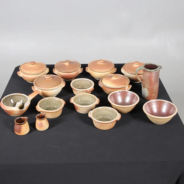 MUCHELNEY - STUDIO POTTERY.