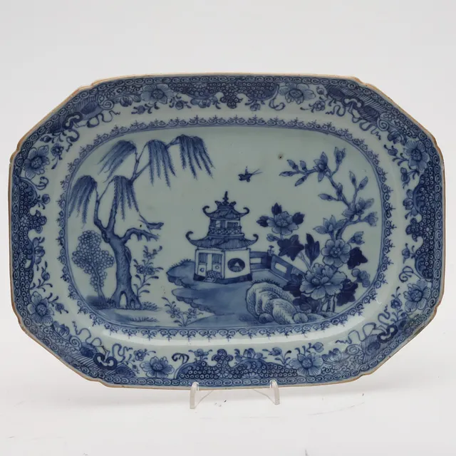 STEKFAT/UPPLÄGGNINGSFAT, Kina, 1700-talet.