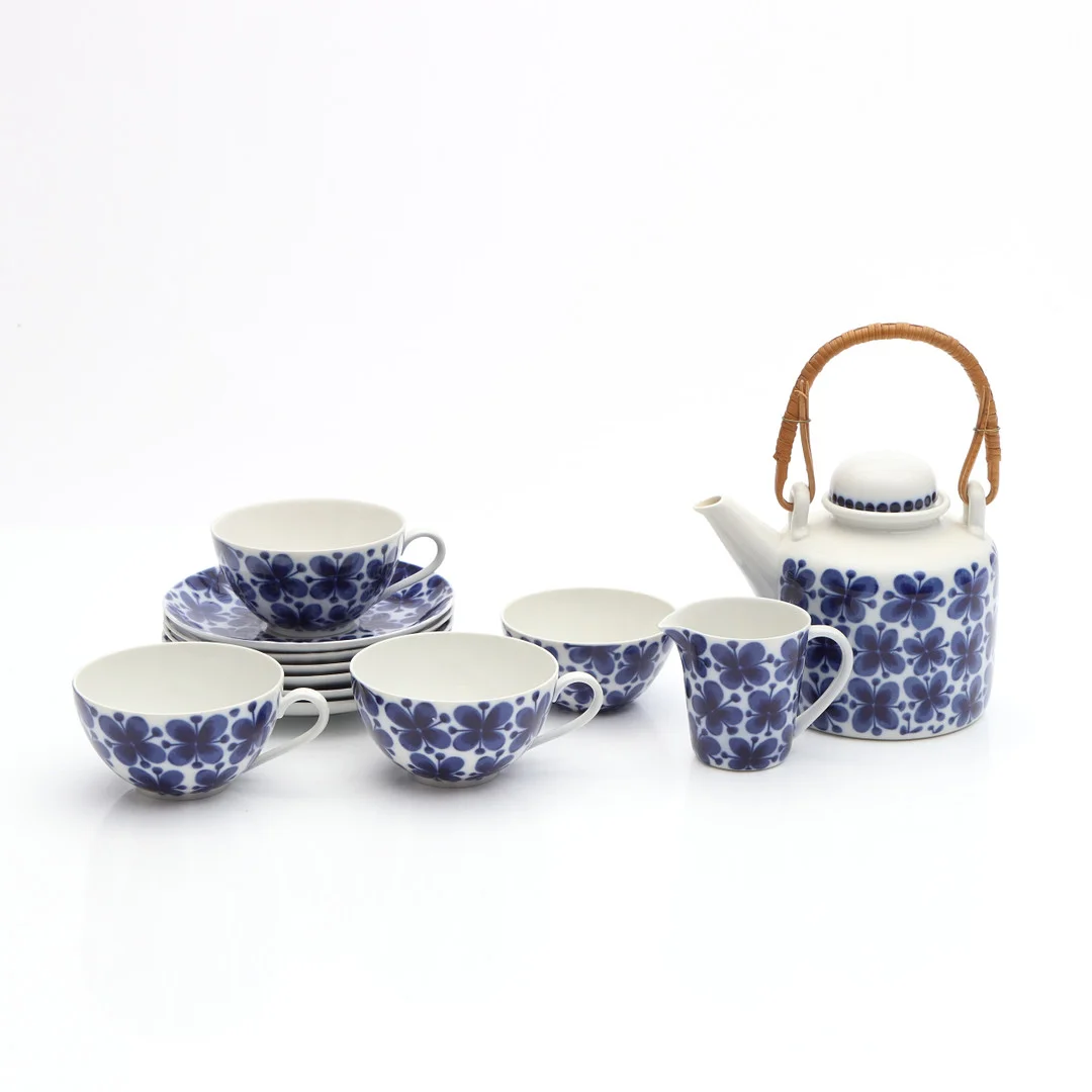 MARIANNE WESTMAN. MON AMIE, SERVISDELAR, SEX ST. Porslin. Rörstrand. — Tableware — Skånes Auktionsverk