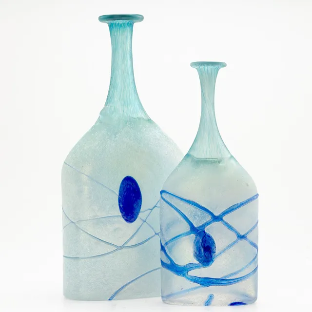 BERTIL VALLIEN. Kosta Boda, 2 Vasen 'Galaxy Blue'.