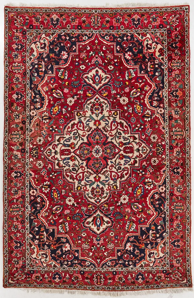 ORIENTMATTA, sannolikt Bakhtiari, ca 310 x 210 cm.