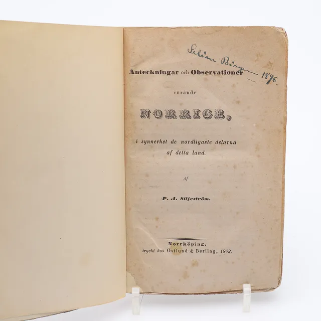 PER ANDERS SILJESTRÖMS ANTECKNINGAR OCH OBSERVATIONER RÖRANDE NORRIGE, I SYNNERHET DE NORDLIGASTE DELARNA AF DETTA LAND 1842 MED PLANSCHER OCH KARTOR.