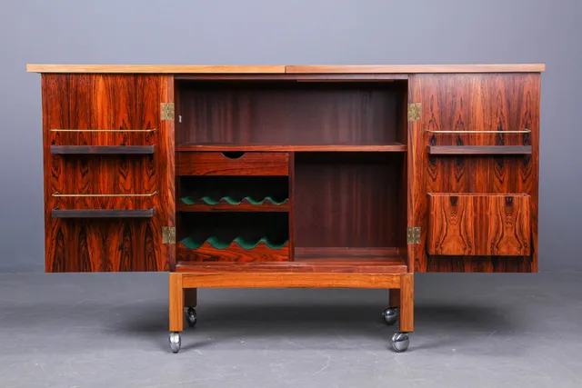 Torbjørn Afdal. Fritstående barskab/disk, palisander