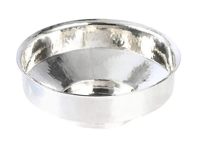 CLAES GIERTTA, skål, sterlingsilver, arbetad yta, signerad, Stockholm 1976, diameter 16 cm, höjd 6 cm, vikt 328,7 g. (d)
