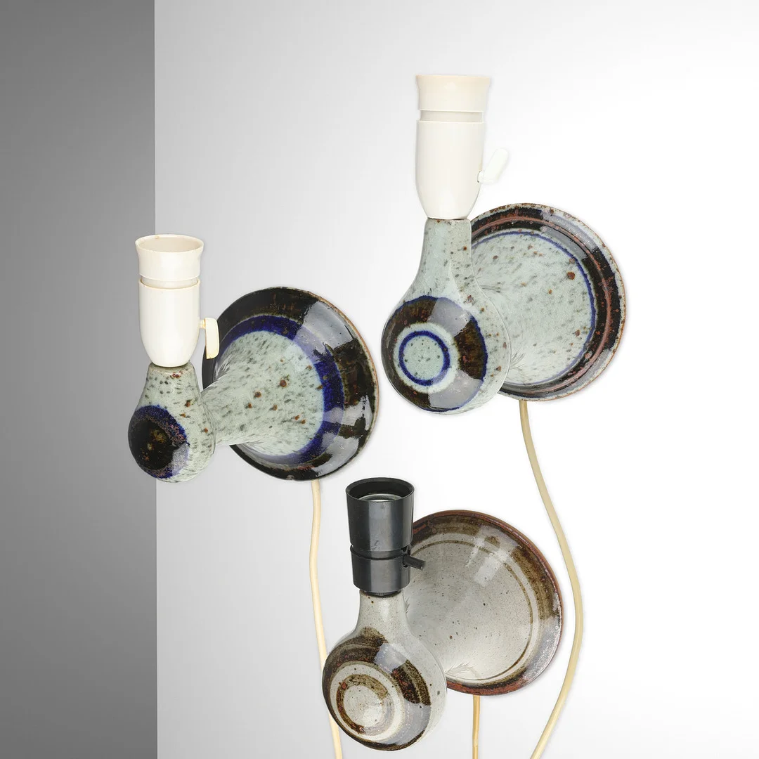 HELLE ALLPASS (1932-2000). Three wall lamps made of glazed stoneware, own studio in Espergærde, Denmark, 1960s, (3). — Wall Lights — Palsgaard Kunstauktioner