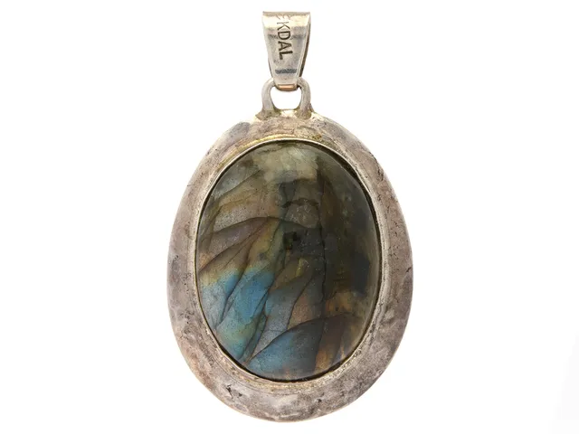 HÄNGE, sterlingsilver, cabochonslipad labradorit, Ekdal, Borås, stl 5,5 x 3,5 cm, vikt 23 g.