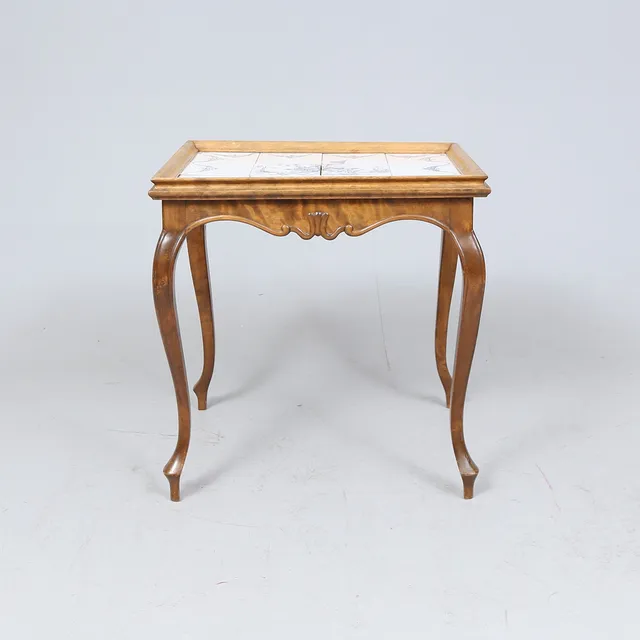 BORD med kakelplattor, rokokostil, 1900-tal.