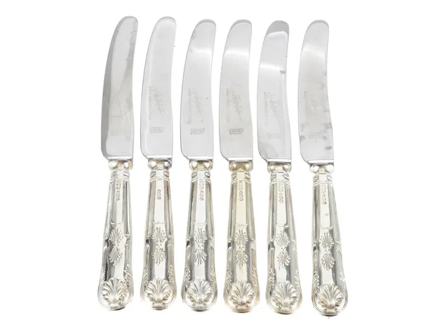 MATSILVER, silver/stål, 6 st knivar, Ewart Perkins & Co LTD, Sheffield, snäckdekor, fyllda handtag, totalvikt ca 221,7 g.