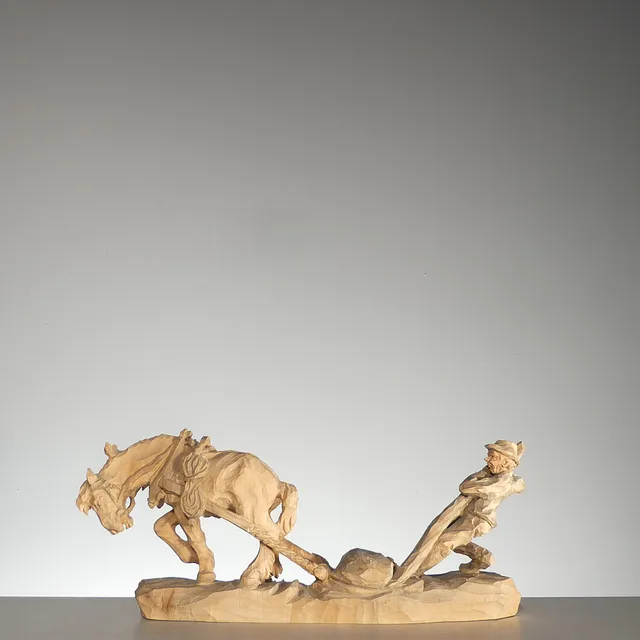 ERIK REIMHULT. träskulptur, "Stenbrytning med häst".