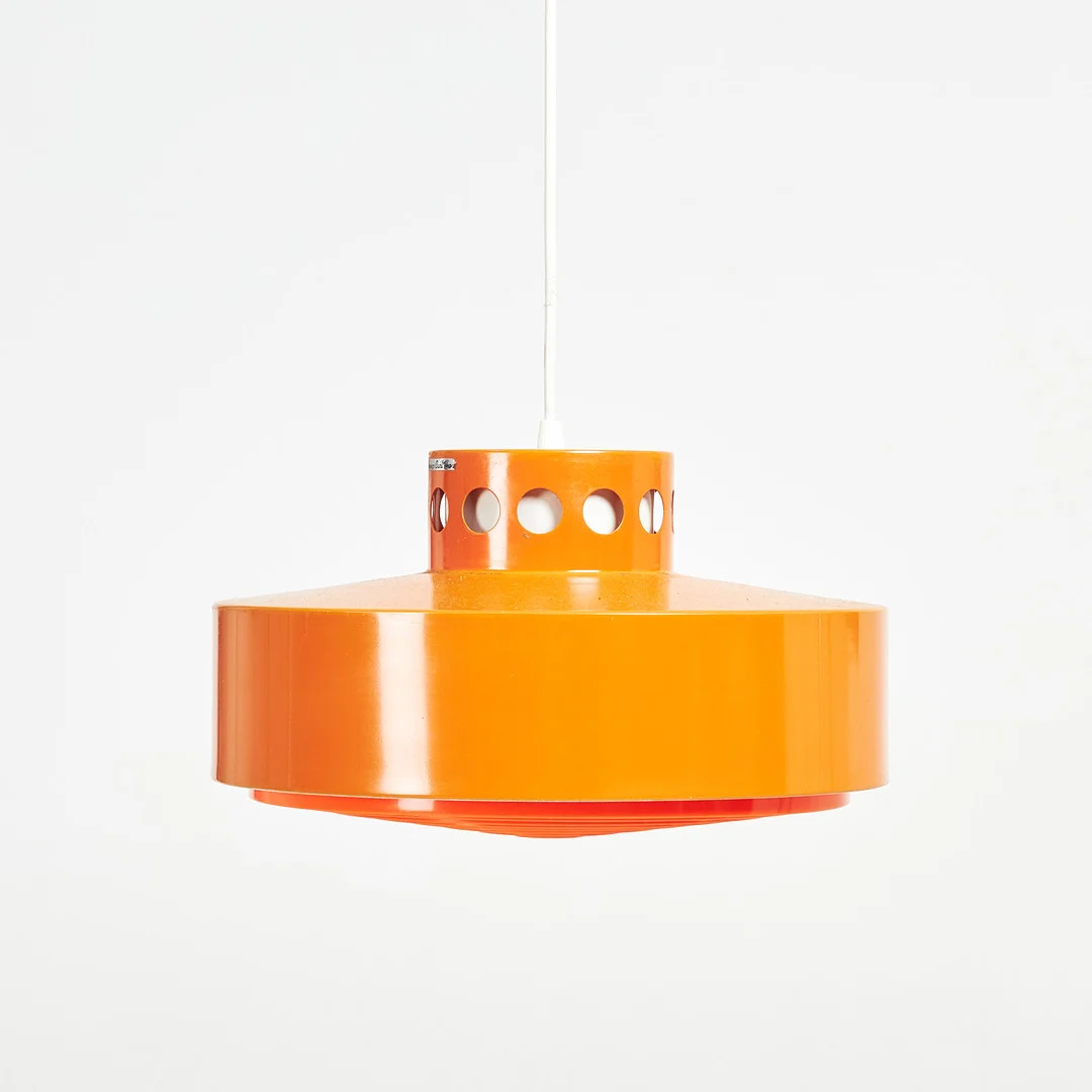 CARL THORE. Taklampa, orangelackerad metall, etikettmärkt Design Carl Thore, 1960/70-tal. — Ceiling lights — Stockholms Auktionsverk Sickla