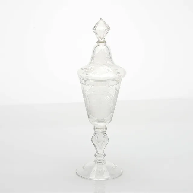 POKALGLAS. Med adelsvapen, 1800-tal.