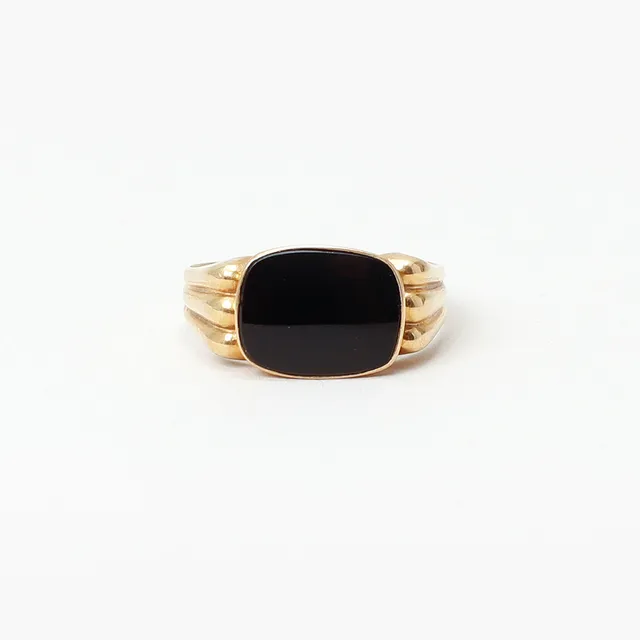 RING, 18k guld med onyx, vikt ca 4 gram.