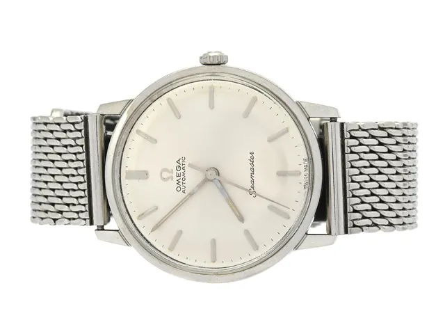OMEGA, Seamaster, Cal 552, Serie nr. 20679685, Ref nr. ST 165.001, Boett nr. 165.001 (SGR), herrur, 34 mm, stål, automatisk, plexiglas, skadad urtavla, defekt (akut servicebehov), ca 1963, metallänk ej original.