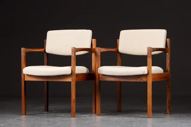 Dansk møbeldesign. Et par armstole af palisander, 1960-70'erne (2)