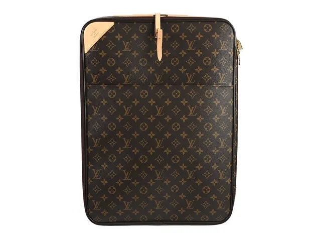 RESVÄSKA, LOUIS VUITTON, Pegase 55, monogam canvas, guldfärgade beslag, 40x55x15 cm, märkt SP2161, år 2011, dustbag, skydande fodral, stark doft.