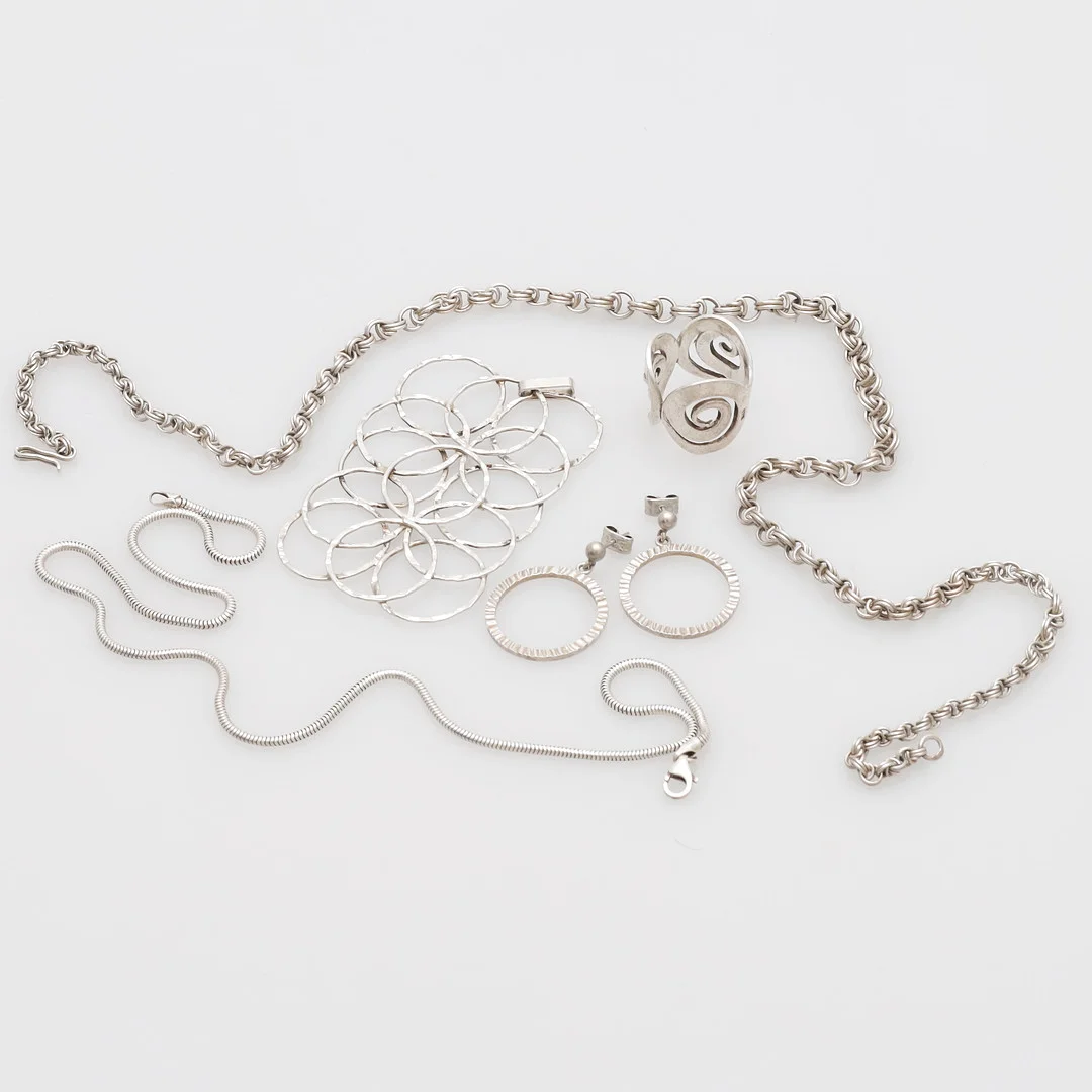 HALSBAND, RING, HÄNGE mm, silver, totalvikt 46 gram. — Jewellery — Växjö Auktionskammare