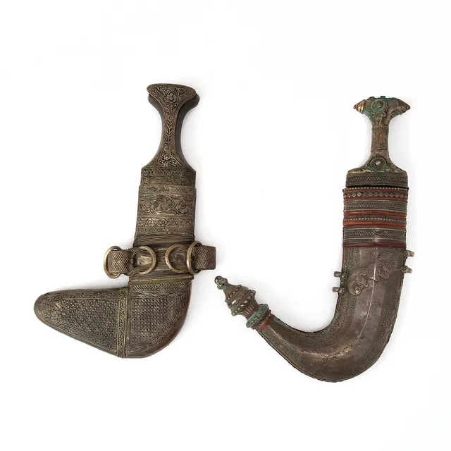 DOLKAR, 2 st, "Jambiya", formpressad metall och läder, mellanöstern.