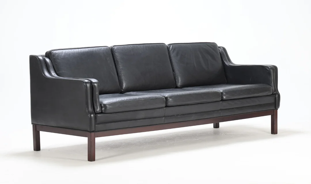 Danish furniture manufacturer: Three-seater sofa — Furniture/Lounge suites, sofas — Lauritz
